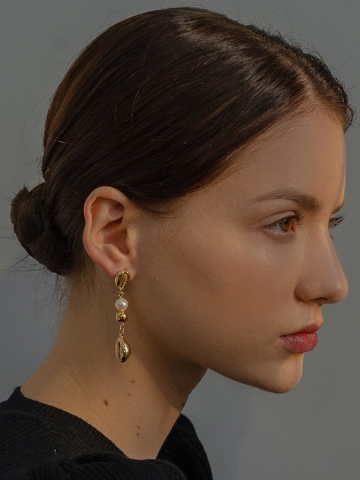 Twin shell earrings