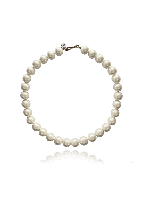 Soft Medium Pearl Necklace