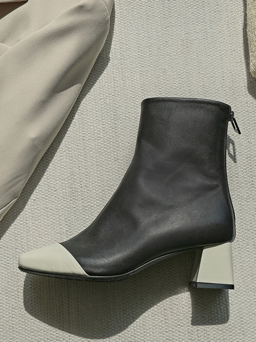 1673 Yena Ankle Boots
