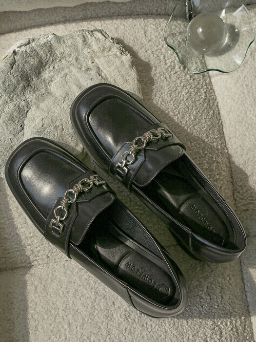 1718 Stable Chain Loafer