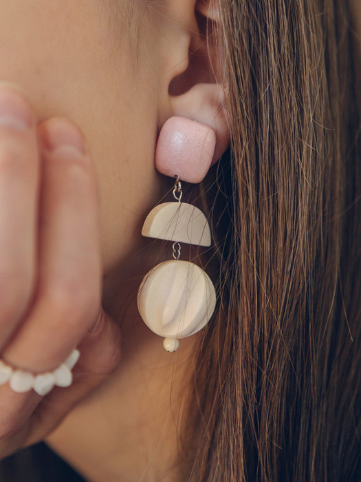 wood ball earrings (PINK)