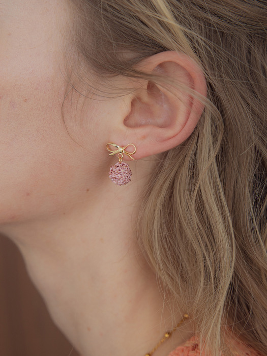 Pink knit bell ribbon earring