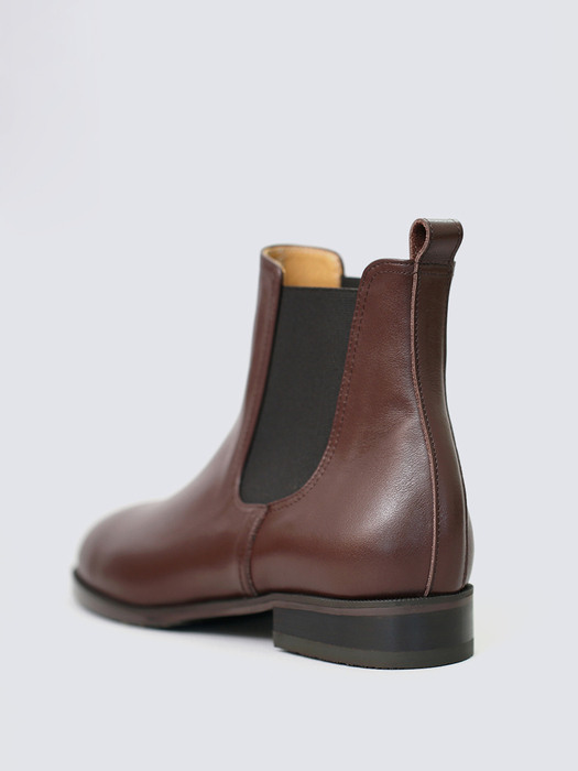 Chelsea Ankle Boots . Brown (W/ Vibram)