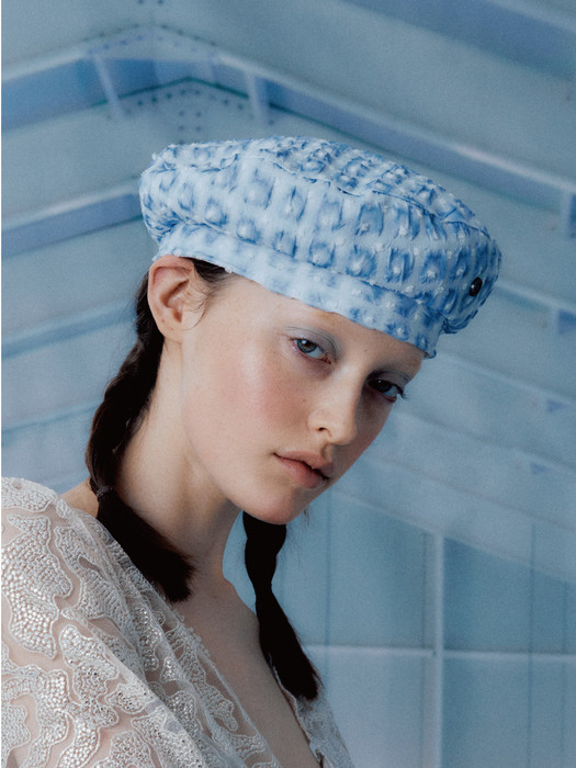 WATERY ROOM BERET IN LIGHT BLUE