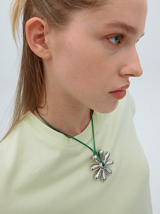 Mardi x ME  Bloom Daisy Drop Knot Necklace (Green)