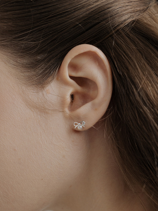 [단독][Silver925] HTY036 mini pearl ribbon earrings