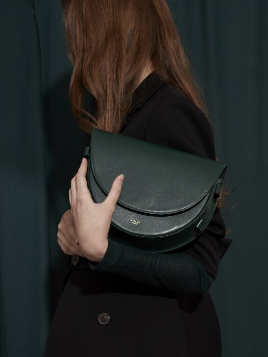 COW LEATHER LAMI BAG _ DEEP GREEN