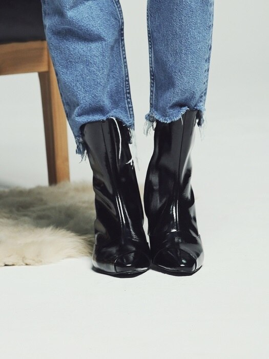 Rora Black patent boots 로라블랙 페이던트부츠
