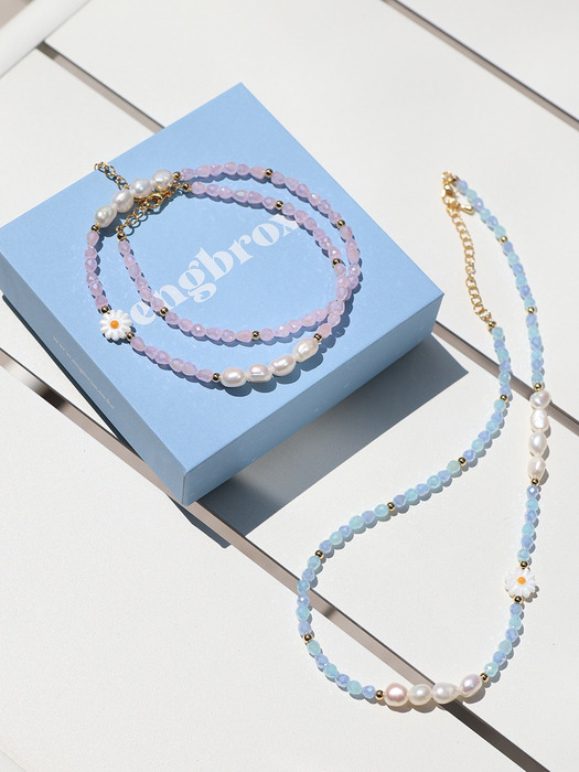 pastel moment daisy necklace