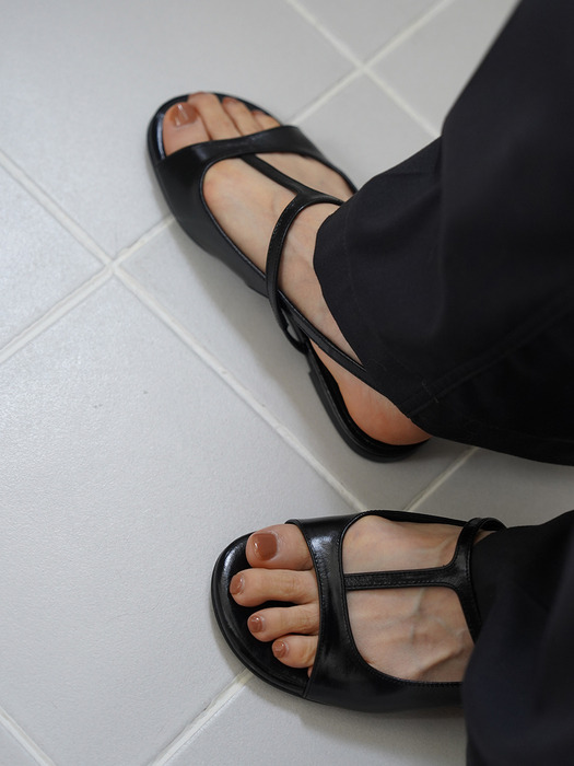 Round T strap sandal_24067_black