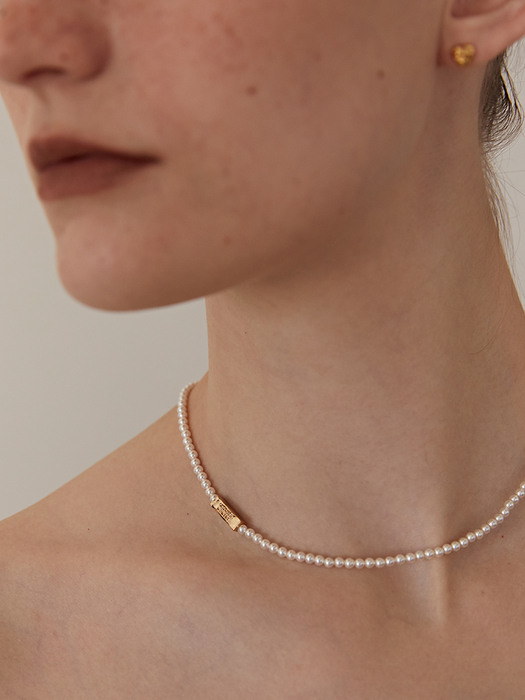 [단독] mini brick pearl necklace