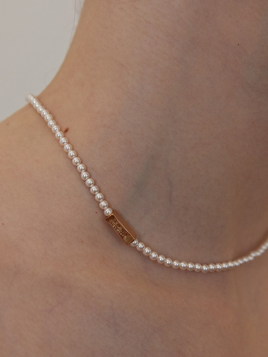 [단독] mini brick pearl necklace