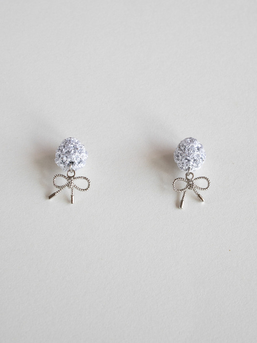 Silver knit ball and ribbon earring
