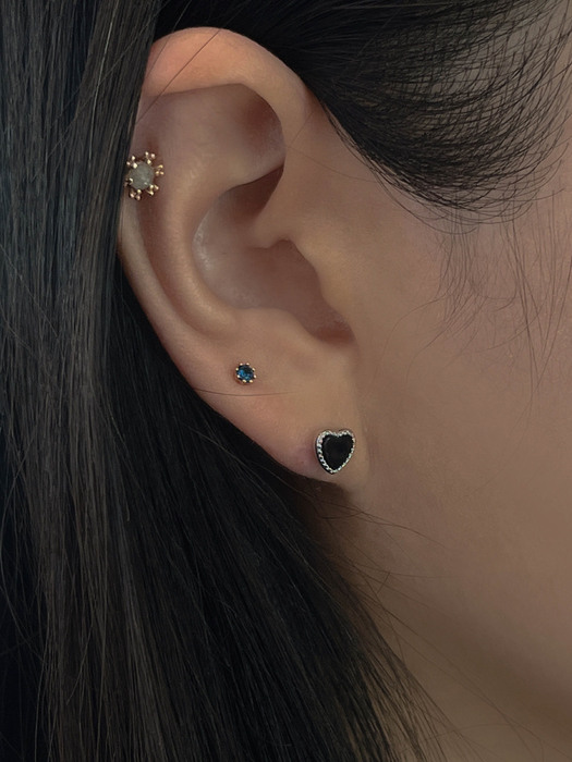 [92.5 silver]onyx heart earrings