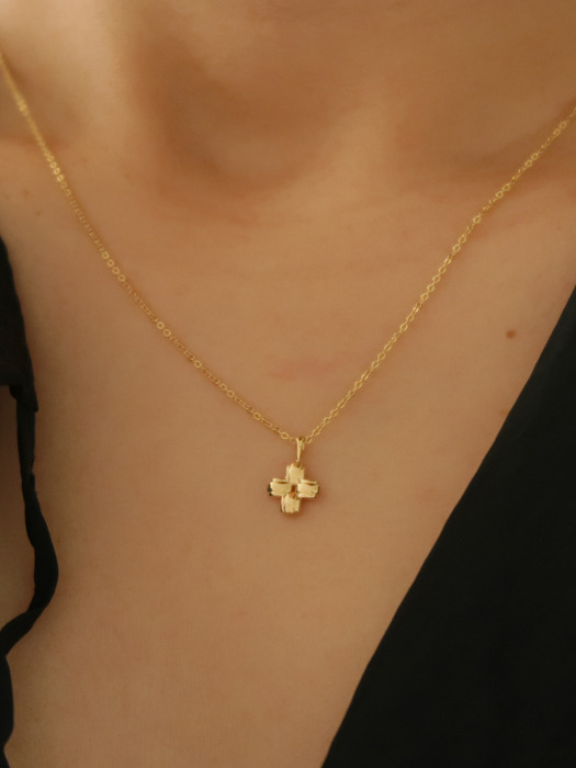 14k_SMALL LAYERED CROSS GOLD NECKLACE