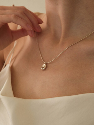 Oval pendant Necklace