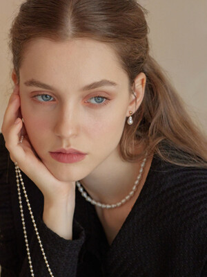 Nias Mini Baroque Pearl Earrings