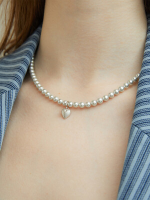 Sanding Heart Grey Pearl Necklace