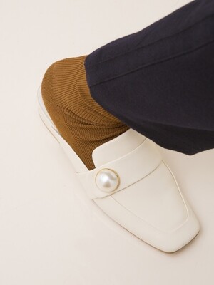 BIP18301 PEARL BUTTON LOAFER IVORY