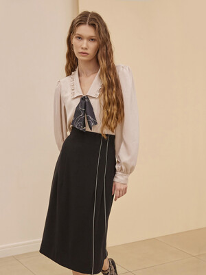 Chain-embellished H-line Skirt_BLACK