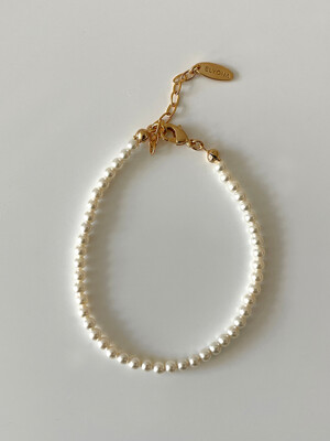 Classic Pearl Bracelet