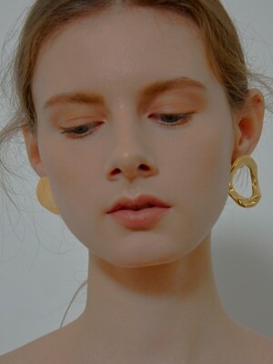 Unbalance Round Button Earrings_Gold