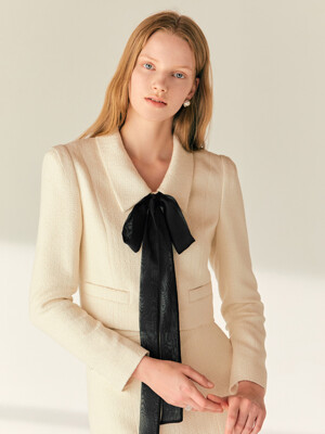 CIARA Classic collar detail tweed cropped jacket (Ivory/Black)