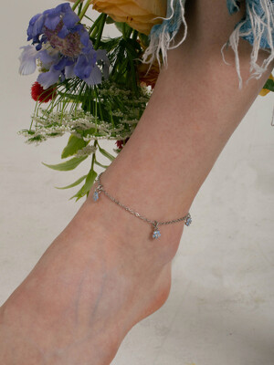 baby blue mini flower anklet