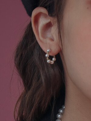Pearl and beads mini hoop earring