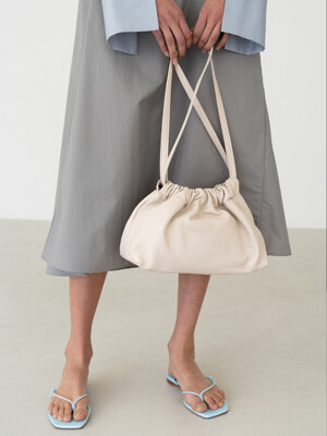 SAND DRAWSTRING CLUTCH (CREAM)