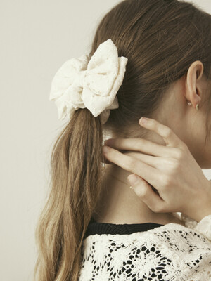 Lacy ribbon scrunchie, Lina