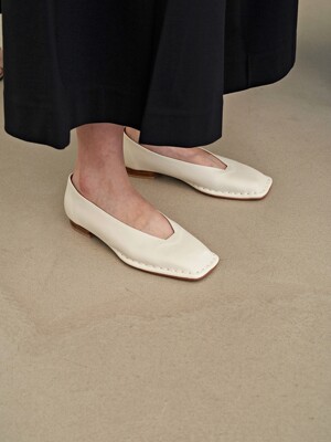 20mm Freja Hand Stitch Loafer Shoes (White)