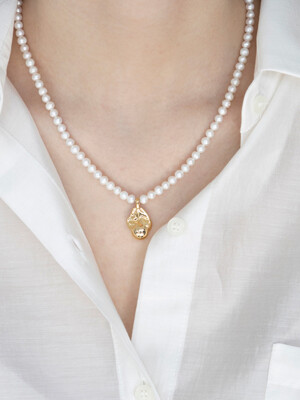 objet pearl necklace