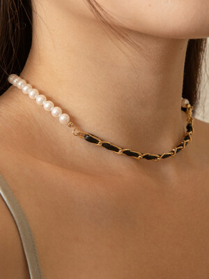 Point Half Pearl Necklace