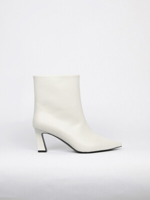 Erin Ankle Boots Off-White