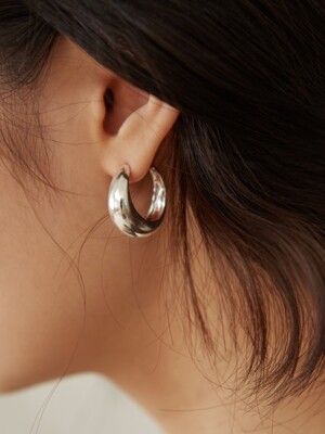 Chunky circle silver earring