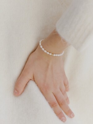 Slim Natural Pearl Bracelet