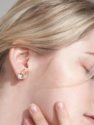 rabbit pearl earring