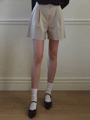 CLASSIC PINTUCK SHORTS_LIGHT BEIGE