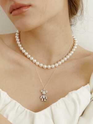 Classic 90s Pearl Necklace