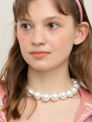 queen pearl necklace
