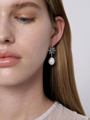 Daisy and  Pearl Earrings