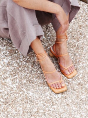 Flip-flop strap sandals Orange