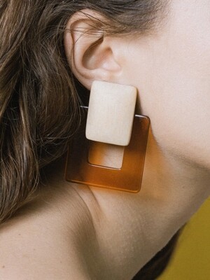 Clear Square Earring (brown)