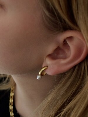 [단독]Holiday oval and pearl earrings