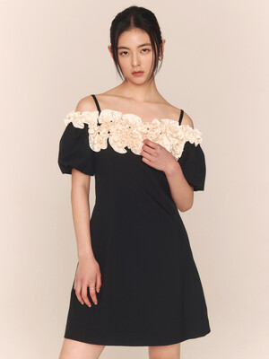 Elina / Off-Shoulder Ruffle Dress