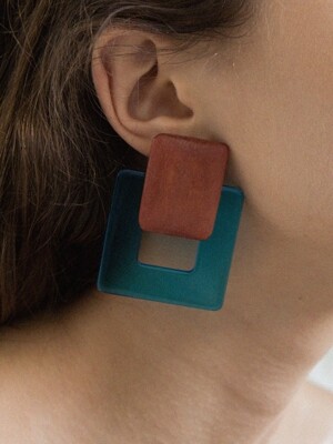Clear Square Earring (blue)