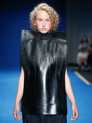 Box Gallery | Coat Dress | Leather Black