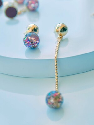 Bellylike Unbalance Snowball Earrings