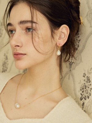 Vella Baroque Pearl Earrings